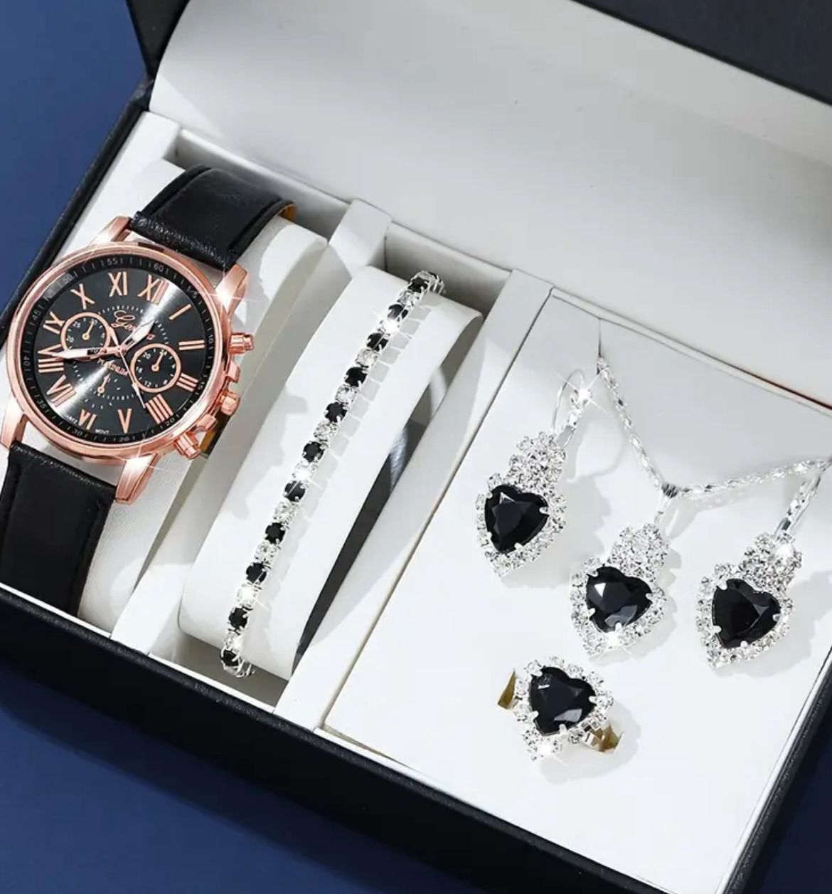 Gorgeous and Fashionable Silvery Quartz Watch+ New Silvery Jewelry Set
